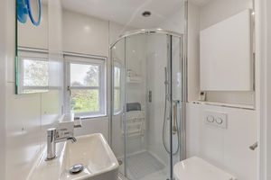 Photo 24- click for photo gallery